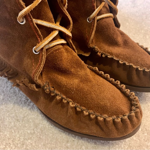 Canadian made, genuine leather, calf height tasseled moccasins - Picture 3 of 7